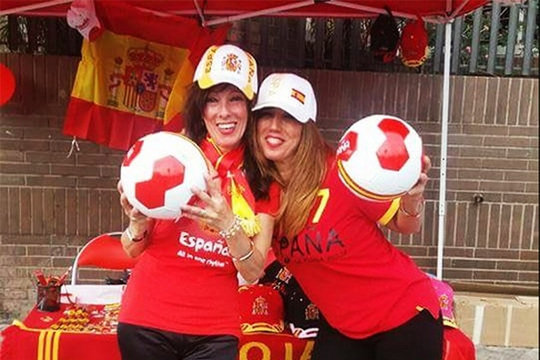 Ruth Y Maria Rosa, voluntarias de &#34;Barcelona con la Selección&#34;