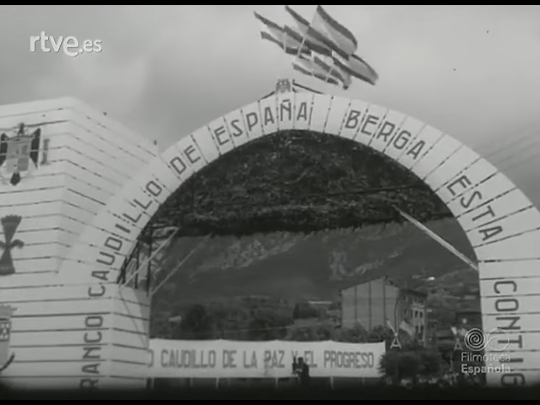 Arco de bienvenida a Franco en Berga
