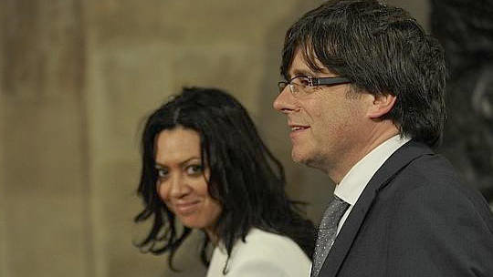 Carles Puigdemont y su actual esposa Marcela Topor
