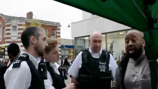 Trevor Brooks (Abu Izzadeen) acusando a la policía de 'islamofobia' 