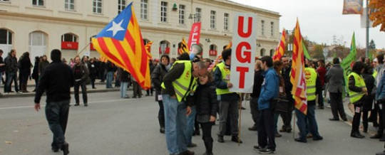 Manifestación de UGT portando banderas separatistas