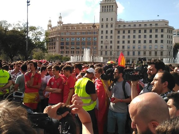 Plaza Cataluña llena para ver a la selección ayer