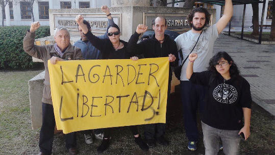 Activistas de la PAH apoyando a Lagarder en Málaga